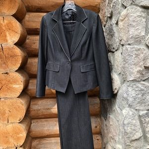 Nine West Ladies Black Pant Suit, Size 6